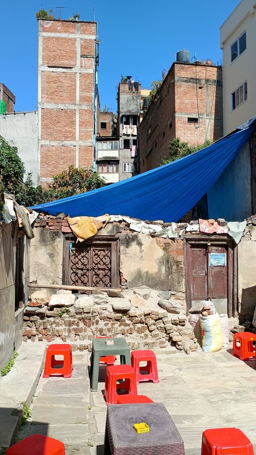 20日は街中に残る震災後の軌跡を歩いた