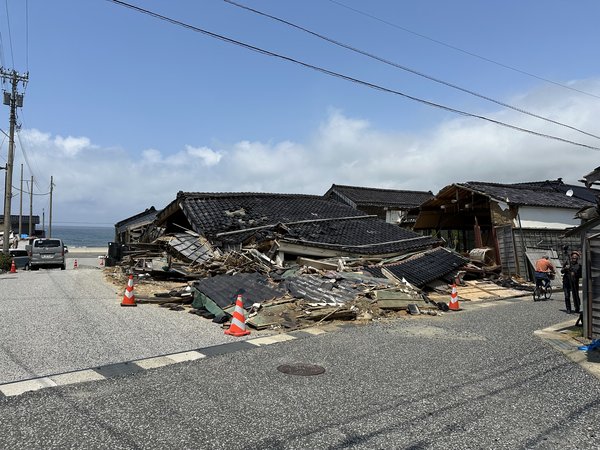 倒壊した旧角海家住宅