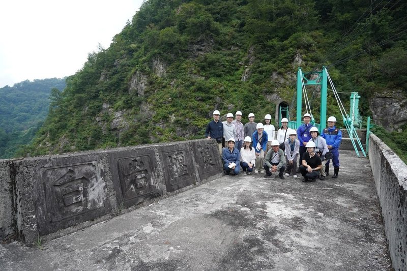 集合写真‐白岩堰堤石碑前にて