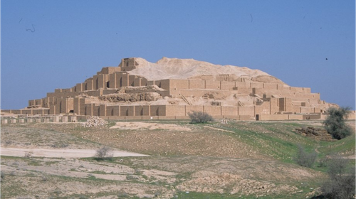 イランフゼスタン州、チョガザンビール遺跡。一辺106mに及ぶ紀元前13世紀代ジックラトの遺構。
