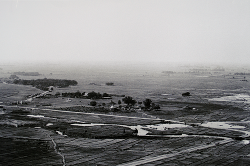 写真１　ルンビニ聖園周辺：1969年撮影 （出典：国連開発計画局編(1970), LUMBINI, 釈迦生誕の地, ルンビニ開発委員会）