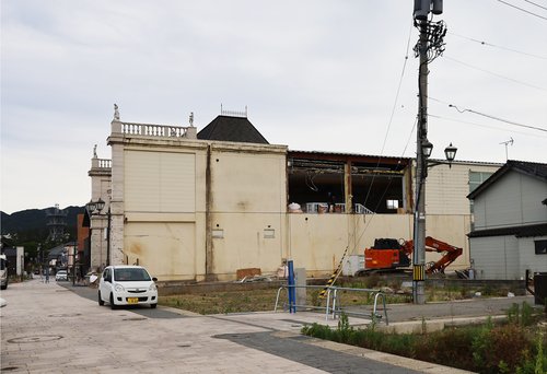 写真10　解体工事中のイナチュウ美術館