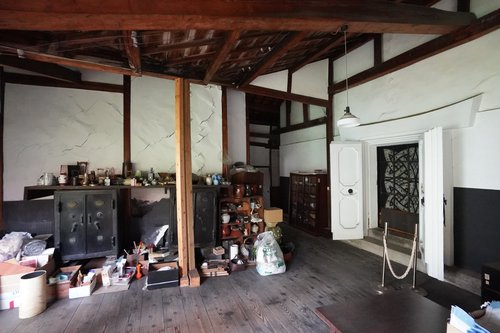 写真17　棚田家住宅の主屋内部や内蔵の被害状況