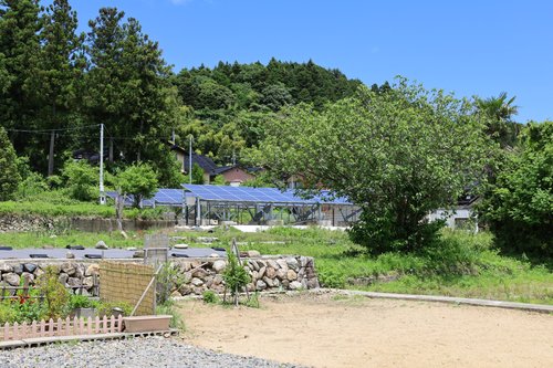 写真２　更地やソーラーパネルが散見される中能登町の現状