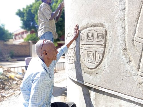 スーダン・ゲジーラ博物館において地域住民と共同で平和を祈る壁画を制作する様子（アマニ・ノーレルダイム氏提供）