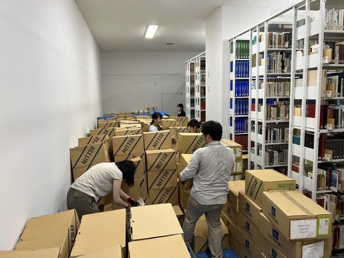 写真２　作業開始時の伊藤延男資料（武蔵野大学所蔵）