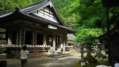 震災前の岩倉寺本堂正面の様子（提供：一二三亮昌氏）