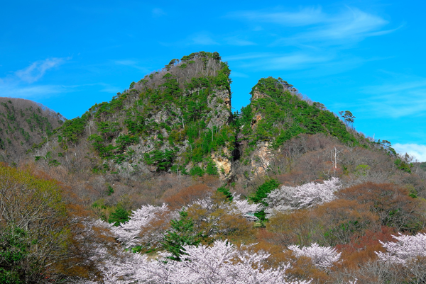 「佐渡島の金山」のシンボル「道遊の割戸」